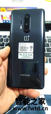 开箱爆料一加8t和小米10至尊版对比区别哪个好？求助大家下！！！