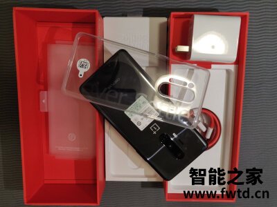 开箱爆料一加8t和小米10至尊版对比区别哪个好？求助大家下！！！
