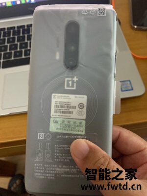 亲身使用分享一加8t和小米10至尊版哪个好??看完这篇就行了! 亲身使用分享一加8t和小米10至尊版哪个好??看完这篇就行了!