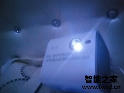 评测：天猫魔屏m2和天猫精灵投影仪哪个好？天猫魔屏m2和天猫精灵投影仪区别是？