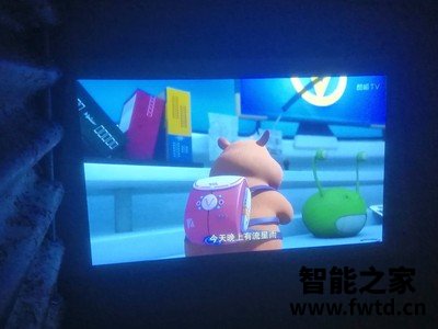 评测：天猫魔屏m2和天猫精灵投影仪哪个好？天猫魔屏m2和天猫精灵投影仪区别是？
