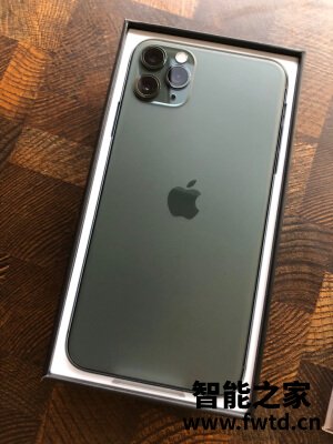 亲身使用分享苹果iphone12pro和12max哪个好？？看完这篇就行了！