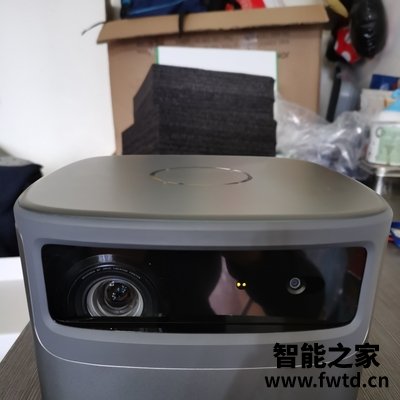 说一说坚果投影仪j10和j9区别如何，纠结哪个更值得入手！