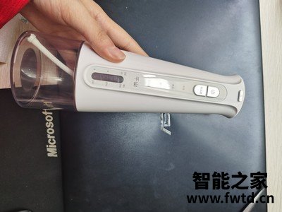 真相揭秘千山小喷泉冲牙器怎么样,测评一个月后感受!!!【缺点大吐槽