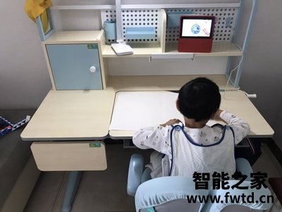 图文剖析法兰芭比好学童儿童学习桌怎么样,使用一个月后测评!!!【吐槽大评价