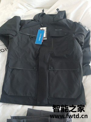 冲锋衣是什么衣服,pelliot伯希和三合一冲锋衣保暖吗 