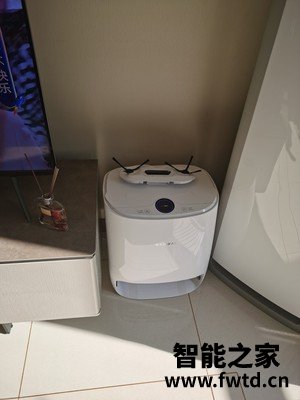智能扫地机人云鲸和科沃斯哪个好？用后讲感受 