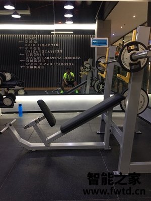 对比区别：aoc ag273qxp和飞利浦275m哪个好些，使用感受区别如何！
