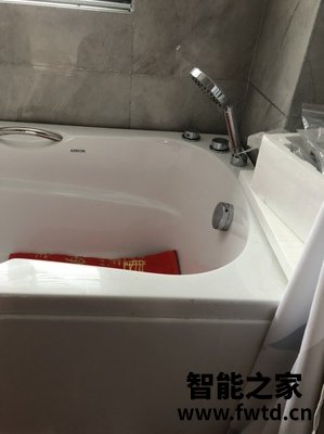 箭牌卫浴防滑浴缸怎么样？到底有没有坑？？