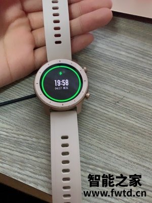 华为HUAWEIGT 2 Pro ECG和GT 2 Pro区别有什么，入手哪个好怎么选 