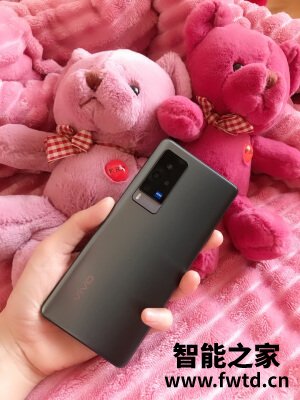 vivo X60和vivo X60 Pro哪个好什么区别真实使用感受,优缺点揭秘 vivo X60和vivo X60 Pro哪个好什么区别真实使用感受,优缺点揭秘