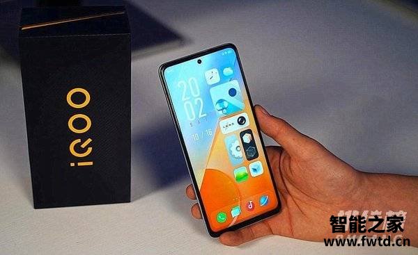 realmeQ3s和iqooz5哪个好_realmeQ3s和iqooz5配置对比